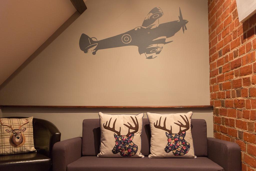 The King'S Head Hotel Уинчестър Стая снимка