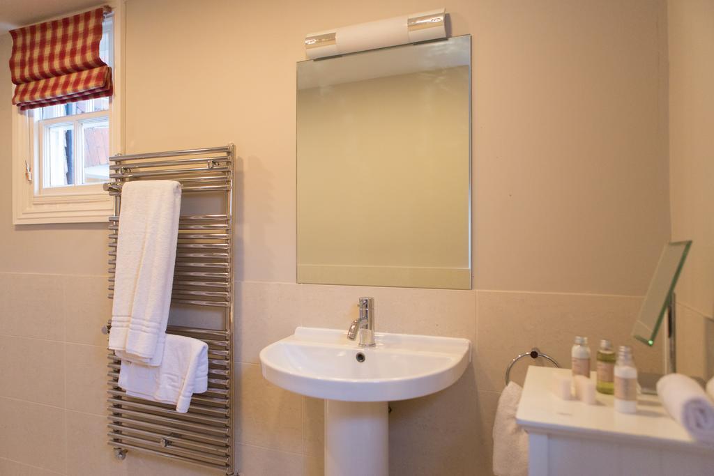 The King'S Head Hotel Уинчестър Стая снимка