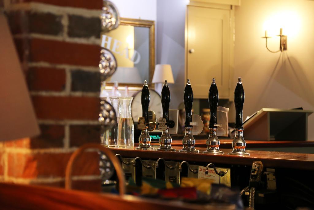 The King'S Head Hotel Уинчестър Екстериор снимка