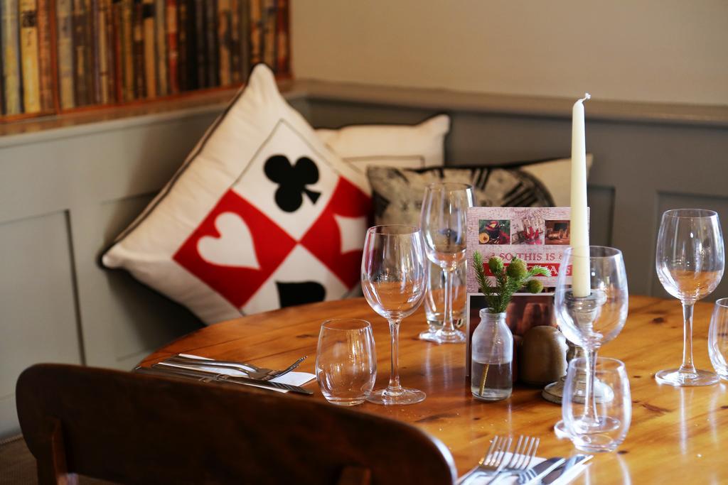 The King'S Head Hotel Уинчестър Екстериор снимка